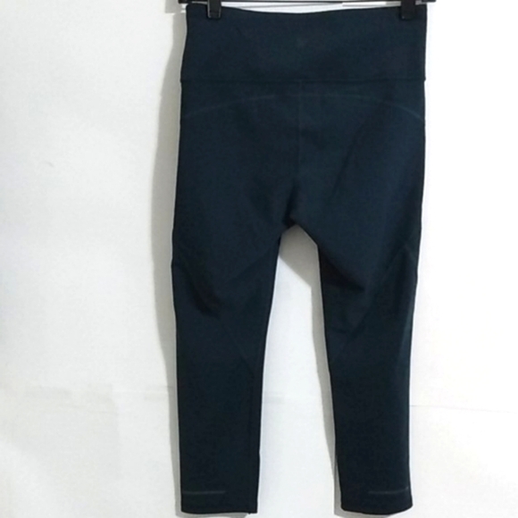 ATHLETA CAPRI PERFORMANCE WORKOUT LEGGINGS SZ S - Picture 6 of 9